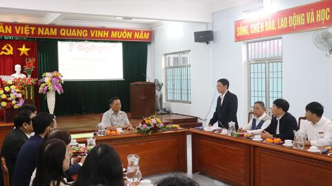 Đồng chí Lê Kim Toàn - Phó Bí thư Thường trực Tỉnh uỷ, Trưởng đoàn Đoàn đại biểu Quốc hội tỉnh thăm và chúc Tết Công ty cổ phần Cấp thoát nước Bình Định nhân dịp đầu năm mới Ất Tỵ 2025